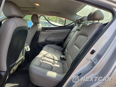 Zdjęcie 10 z 12 samochodu: 2017 HYUNDAI ELANTRA LIMITED VIN:5NPD84LF4HH035964 - miniatura