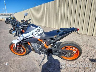 Trzecie zdjęcie samochodu z tyłu: 2021 KTM 890 DUKE R VIN:VBKTU9405MM808356 - miniatura