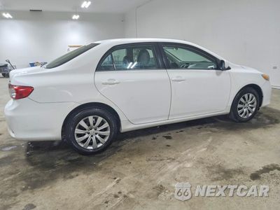 Trzecie zdjęcie samochodu z tyłu: 2013 TOYOTA COROLLA LE VIN:2T1BU4EE3DC026810 - miniatura