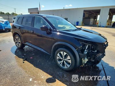 Czwarte zdjęcie samochodu z boku: 2021 NISSAN ROGUE SV VIN:5N1AT3BA2MC843314 - miniatura