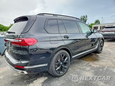 Trzecie zdjęcie samochodu z tyłu: 2021 BMW X7 XDRIVE40I VIN:5UXCW2C00M9G75501 - miniatura