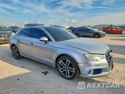 Czwarte zdjęcie samochodu z boku: 2019 AUDI A3 PREMIUM VIN:WAUAUGFF4K1016211 - miniatura