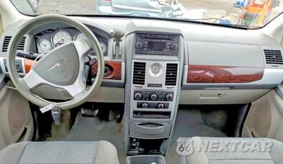 Zdjęcie 8 z 13 samochodu: 2010 CHRYSLER TOWN & COUNTRY TOURING VIN:2A4RR5D15AR141760 - miniatura