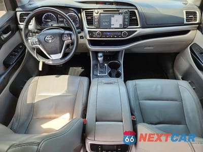 Zdjęcie 8 z 14 samochodu: 2017 TOYOTA HIGHLANDER XLE VIN:5TDJZRFH9HS369847 - miniatura