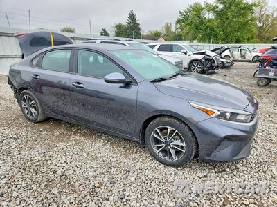 Czwarte zdjęcie samochodu z boku: 2023 KIA FORTE LXS VIN:3KPF24AD8PE518095 - miniatura