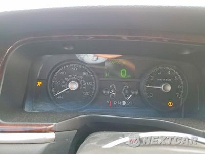 Zdjęcie 9 z 13 samochodu: 2008 LINCOLN TOWN CAR SIGNATURE LONG WHEELBASE VIN:2LNHM85V48X639596 - miniatura