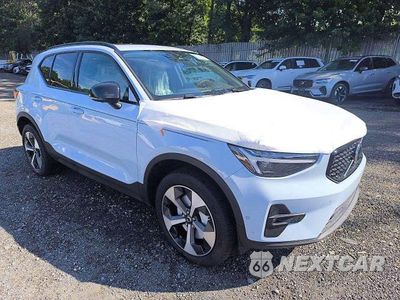 Trzecie zdjęcie samochodu z tyłu: 2026 VOLVO XC40 PLUS VIN:YV4L12UC7T2820415 - miniatura