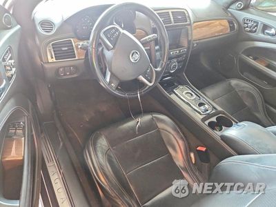 Zdjęcie 8 z 12 samochodu: 2012 JAGUAR XKR VIN:SAJWA4EC7CMB44731 - miniatura