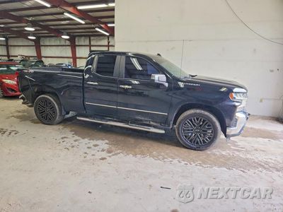 Czwarte zdjęcie samochodu z boku: 2020 CHEVROLET SILVERADO K1500 LT VIN:1GCRYDED1LZ200260 - miniatura