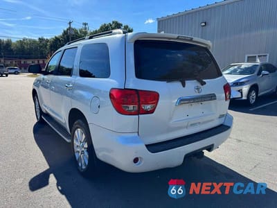 Drugie zdjęcie samochodu z przodu: 2011 TOYOTA SEQUOIA PLATINUM VIN:5TDDY5G17BS045796 - miniatura