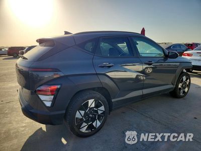 Trzecie zdjęcie samochodu z tyłu: 2024 HYUNDAI KONA SEL VIN:KM8HB3AB0RU165062 - miniatura