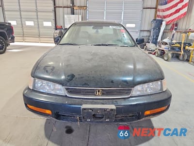 Piąte zdjęcie samochodu w środku: 1996 HONDA ACCORD EX VIN:1HGCE6675TA016863 - miniatura