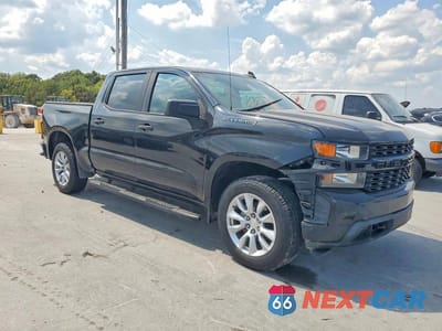Czwarte zdjęcie samochodu z boku: 2019 CHEVROLET SILVERADO C1500 CUSTOM VIN:3GCPWBEF1KG103223 - miniatura