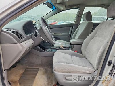 Zdjęcie 7 z 12 samochodu: 2004 TOYOTA CAMRY LE VIN:4T1BE32K44U812597 - miniatura