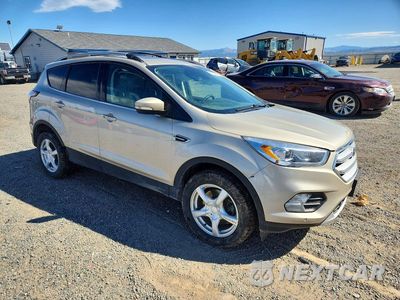 Czwarte zdjęcie samochodu z boku: 2018 FORD ESCAPE TITANIUM VIN:1FMCU9J92JUC62269 - miniatura