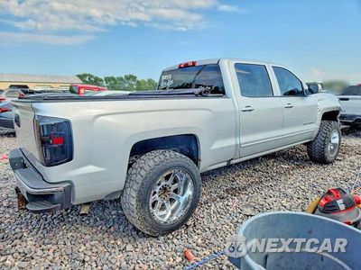 Trzecie zdjęcie samochodu z tyłu: 2017 CHEVROLET SILVERADO K1500 LT VIN:1GCUKREC2HF116554 - miniatura