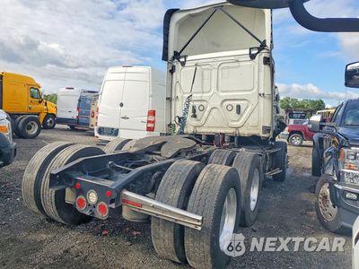 Trzecie zdjęcie samochodu z tyłu: 2023 FREIGHTLINER CASCADIA 126 SEMI TRUCK VIN:3AKJHLDR8PDUG2030 - miniatura