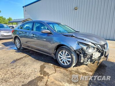Czwarte zdjęcie samochodu z boku: 2017 NISSAN ALTIMA 2.5 S VIN:1N4AL3AP5HC471988 - miniatura