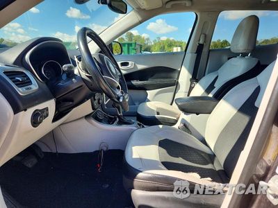 Zdjęcie 7 z 13 samochodu: 2019 JEEP COMPASS LATITUDE VIN:3C4NJDBB9KT628735 - miniatura