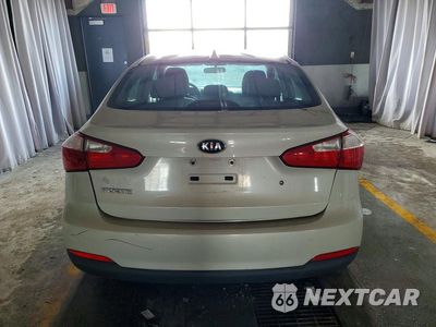 Zdjęcie 6 z 12 samochodu: 2015 KIA FORTE LX VIN:KNAFK4A68F5406356 - miniatura