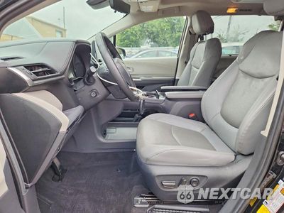 Zdjęcie 7 z 13 samochodu: 2024 TOYOTA SIENNA LIMITED 7-PASSENGER VIN:5TDZSKFCXRS150416 - miniatura