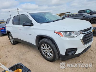 Czwarte zdjęcie samochodu z boku: 2018 CHEVROLET TRAVERSE LS VIN:1GNERFKW7JJ204085 - miniatura