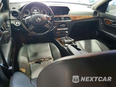 Zdjęcie 8 z 12 samochodu: 2013 MERCEDES-BENZ C 250 VIN:WDDGF4HB3DR272558 - miniatura