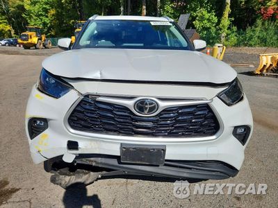 Piąte zdjęcie samochodu w środku: 2022 TOYOTA HIGHLANDER XLE VIN:5TDGZRBH5NS580930 - miniatura