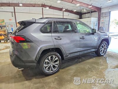 Trzecie zdjęcie samochodu z tyłu: 2025 TOYOTA RAV4 XLE PREMIUM VIN:JTMB6RFV7SD156417 - miniatura