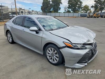 Czwarte zdjęcie samochodu z boku: 2018 TOYOTA CAMRY LE VIN:4T1B11HK4JU101677 - miniatura