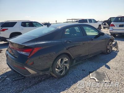 Trzecie zdjęcie samochodu z tyłu: 2025 HYUNDAI ELANTRA SEL SPORT VIN:KMHLM4DG8SU042486 - miniatura