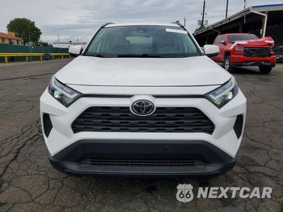 Piąte zdjęcie samochodu w środku: 2024 TOYOTA RAV4 XLE VIN:2T3P1RFV1RW471747 - miniatura
