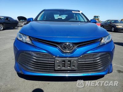 Piąte zdjęcie samochodu w środku: 2020 TOYOTA CAMRY LE VIN:4T1C11AK8LU309207 - miniatura