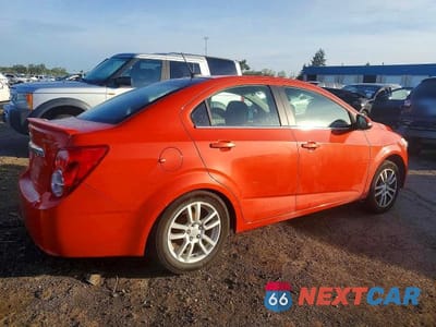 Trzecie zdjęcie samochodu z tyłu: 2013 CHEVROLET SONIC LT VIN:1G1JC5SH8D4142681 - miniatura