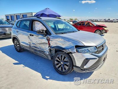 Czwarte zdjęcie samochodu z boku: 2023 VOLKSWAGEN TAOS S VIN:3VVCX7B27PM353232 - miniatura