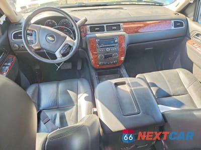 Zdjęcie 8 z 13 samochodu: 2013 CHEVROLET SUBURBAN LT VIN:1GNSKJE70DR199297 - miniatura