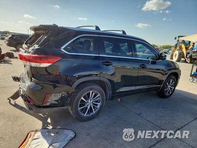 Piąte zdjęcie samochodu w środku: 2018 TOYOTA HIGHLANDER XLE VIN:5TDKZRFHXJS534766 - miniatura