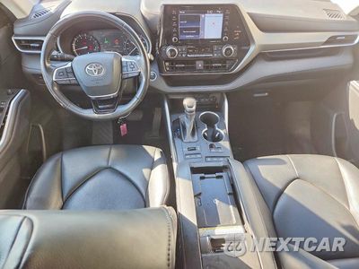 Zdjęcie 8 z 13 samochodu: 2021 TOYOTA HIGHLANDER XLE VIN:5TDHZRBHXMS552088 - miniatura