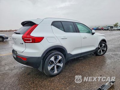 Trzecie zdjęcie samochodu z tyłu: 2025 VOLVO XC40 PLUS VIN:YV4L12UE5S2570897 - miniatura
