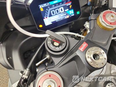 Zdjęcie 8 z 9 samochodu: 2025 APRILIA RSV4 1100 VIN:ZD4KYUA00SS001202 - miniatura