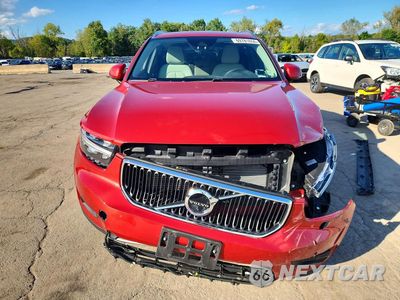 Piąte zdjęcie samochodu w środku: 2021 VOLVO XC40 T5 MOMENTUM VIN:YV4162UK7M2603769 - miniatura