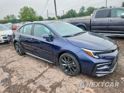 Czwarte zdjęcie samochodu z boku: 2025 TOYOTA COROLLA XSE VIN:5YFT4MCE5SP225250 - miniatura