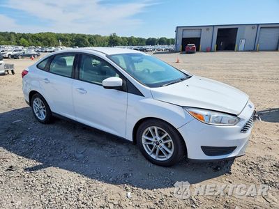 Czwarte zdjęcie samochodu z boku: 2018 FORD FOCUS SE VIN:1FADP3F25JL212731 - miniatura