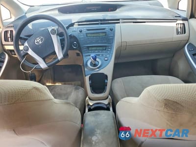 Zdjęcie 8 z 12 samochodu: 2010 TOYOTA PRIUS II VIN:JTDKN3DU3A0018843 - miniatura