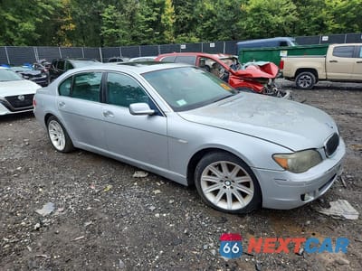 Czwarte zdjęcie samochodu z boku: 2007 BMW 750 VIN:WBAHN83547DT75013 - miniatura