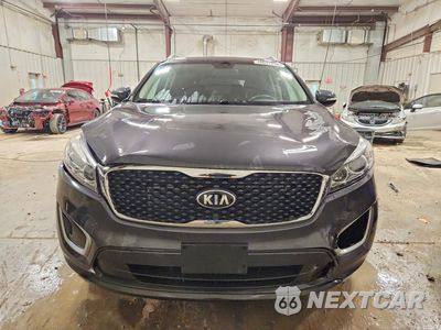 Piąte zdjęcie samochodu w środku: 2018 KIA SORENTO LX V6 VIN:5XYPG4A51JG390727 - miniatura