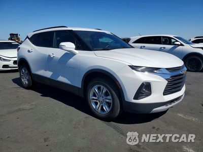 Czwarte zdjęcie samochodu z boku: 2021 CHEVROLET BLAZER 2LT VIN:3GNKBCR4XMS559569 - miniatura