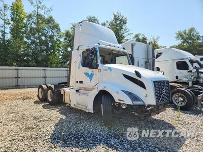 Czwarte zdjęcie samochodu z boku: 2024 VOLVO VNL SEMI TRUCK VIN:4V4NC9EH6RN654943 - miniatura