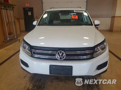 Piąte zdjęcie samochodu w środku: 2017 VOLKSWAGEN TIGUAN WOLFSBURG VIN:WVGSV7AX3HW500169 - miniatura