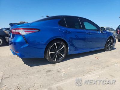 Trzecie zdjęcie samochodu z tyłu: 2018 TOYOTA CAMRY XSE V6 VIN:4T1BZ1HK8JU014955 - miniatura